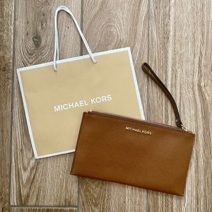 Michael Kors Clutch Wristlet in Brown